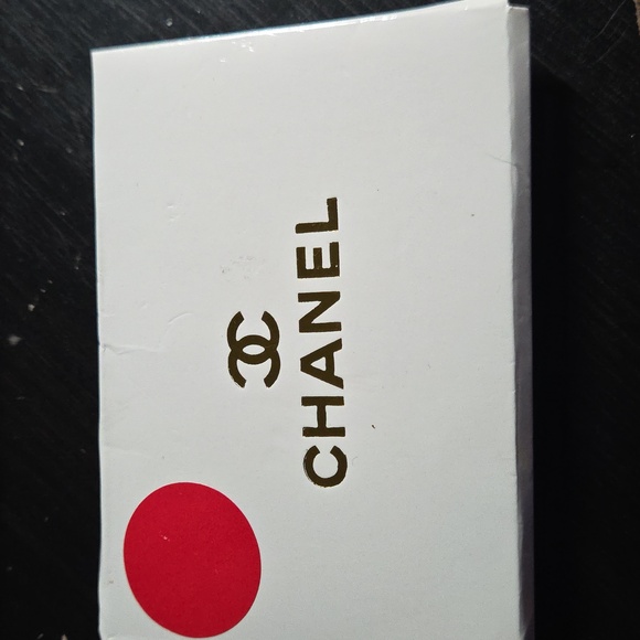 New CHANEL Red Leather Card Case with mirror - Picture 5 of 5